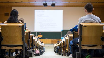 Gerade Vorlesungen müssen nicht im Hörsaal stattfinden, sondern könnten digital vermittelt werden. 