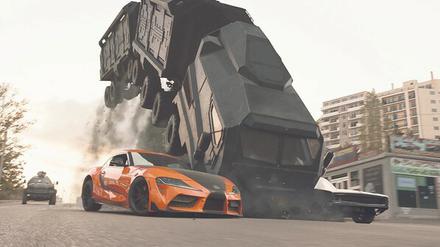 Darf ich bitte mal Ihren Anwohnerparkausweis sehen? Auch in „Fast & Furious 9“ werden wieder reihenweise teure Autos verschrottet.