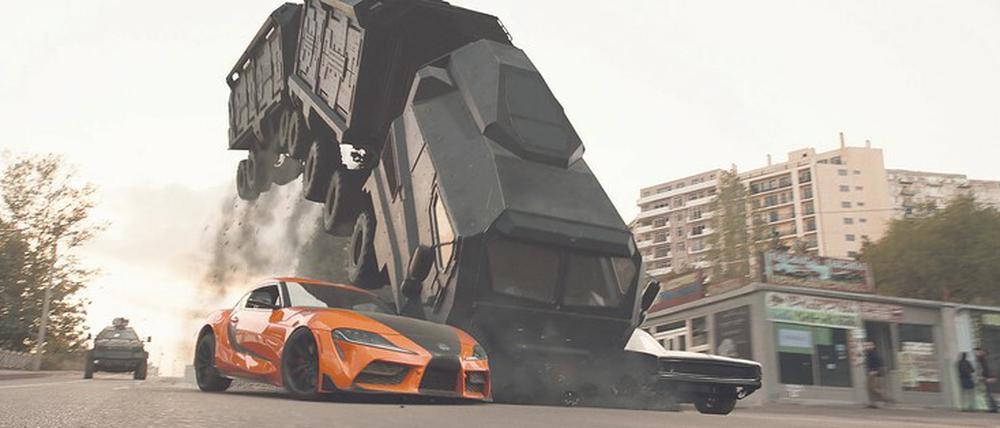 Darf ich bitte mal Ihren Anwohnerparkausweis sehen? Auch in „Fast & Furious 9“ werden wieder reihenweise teure Autos verschrottet.