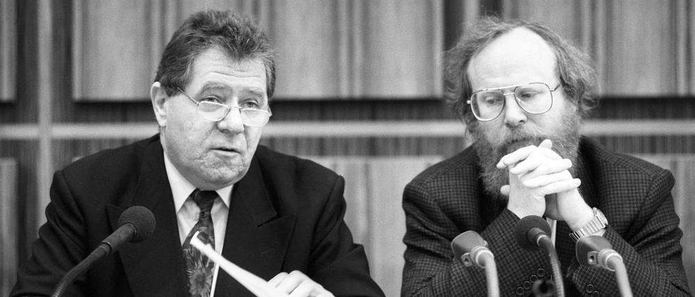 Wolfgang Roth und Wolfgang Thierse in Bonn in der Bundespressekonferenz.