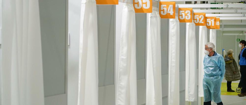 Für Ärzte sind die Schichten in den Impfzentren ein lohnender Nebenverdienst.