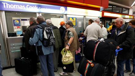 Chaos statt Erholung: Die Pleite von Thomas Cook, hier ein Archivbild aus dem Jahr 2019, hatte Hunderttausende Urlauber betroffen. 