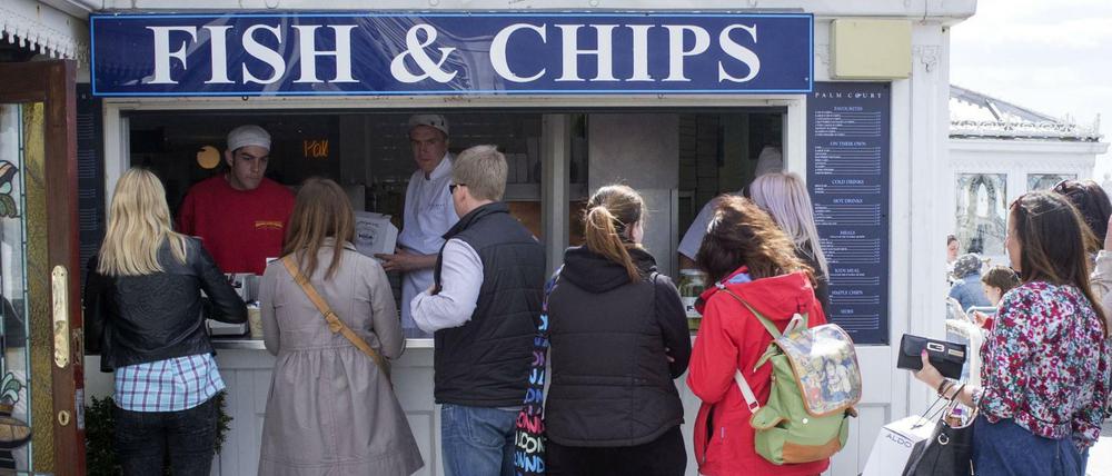 Fish and Chips gilt als Nationalgericht auf der Insel. Aber nicht nur in Backteig frittiertes Fischfilet und Fritten lässt dort die Pfunde wachsen.