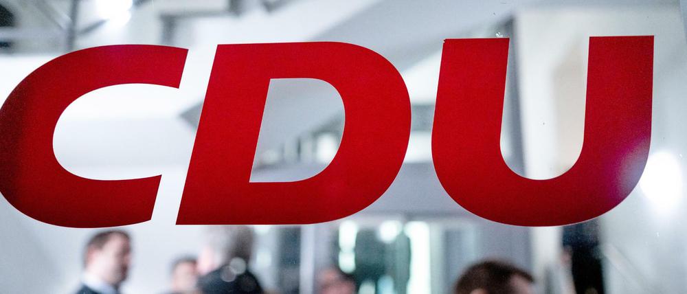 Vor der Parteizentrale der CDU postierten sich die Aktivisten. 