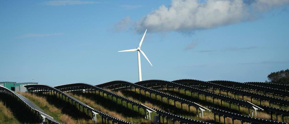 Mithilfe von erneuerbaren Energien produziertem Strom soll der CO2-Ausstoß reduziert werden.