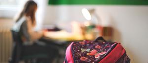 Kinder mussten in den vergangenen Monaten viel Zeit zuhause statt in der Schule verbringen.