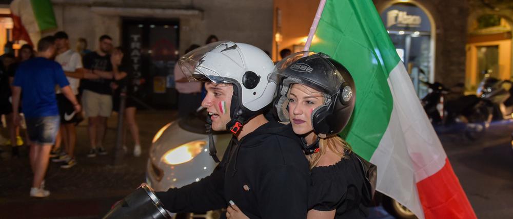 Die italienischen Fans in Rieti feiern den Einzug ins EM-Finale.