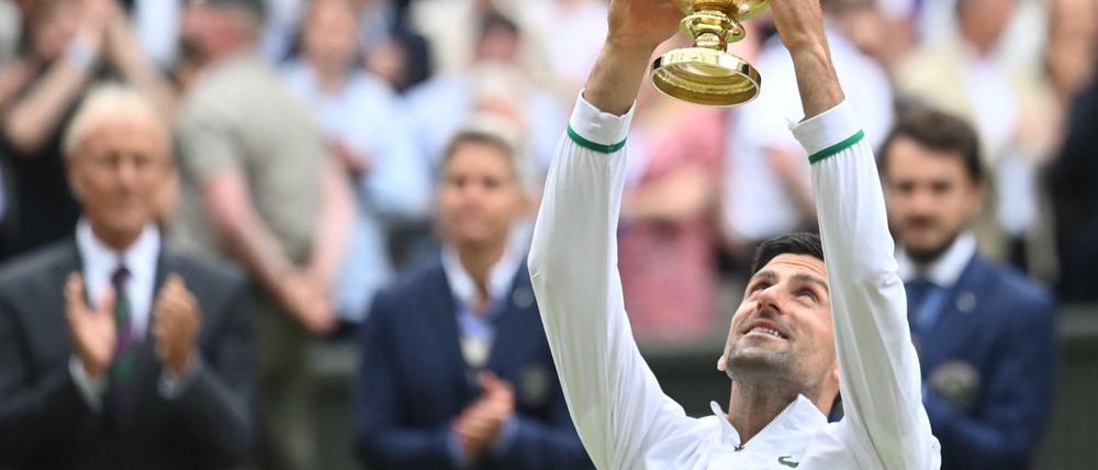 Novak Djokovic feiert seinen 20. Grand-Slam-Titel.