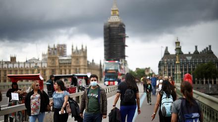 Am Montag dürften in London auch die letzten Masken fallen. Wissenschaftler warnen eindringlich davor.