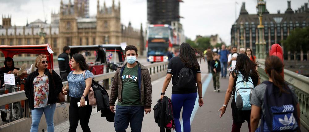 Am Montag dürften in London auch die letzten Masken fallen. Wissenschaftler warnen eindringlich davor.