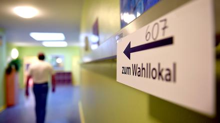 Zur Stimmabgabe reicht für alle Berliner ein amtlicher Ausweis mit Lichtbild, egal ob gültig oder abgelaufen.