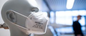 Bei der Untersuchung der Stiftung Warentest schnitten nur vier von 20 FFP2-Masken sehr gut ab.