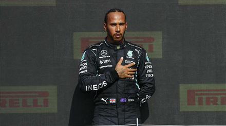 Lewis Hamilton bei der Siegerehrung in Silverstone.