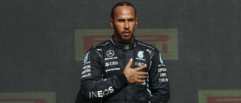 Lewis Hamilton bei der Siegerehrung in Silverstone.