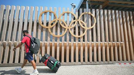 Hohe Zäune. Das Olympische Dorf wird gut geschützt.