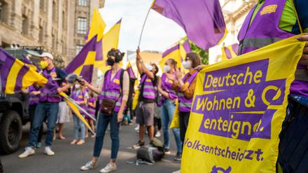 Die Initiatoren des Enteignungs-Volksentscheids hatten für ihr Anliegen knapp 350.000 Unterschriften gesammelt.