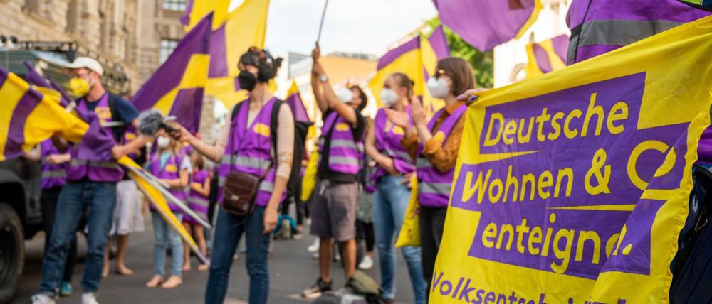 Die Initiatoren des Enteignungs-Volksentscheids hatten für ihr Anliegen knapp 350.000 Unterschriften gesammelt.