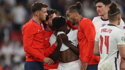 Bukayo Saka war einer der englischen Fußball-Nationalspieler, die am Sonntag rassistisch beleidigt wurden.