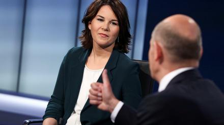 Der Trend ist nicht ihr Freund. Für Annalena Baerbock geht es in den Umfragen leicht bergab, für ihre CDU- und SPD-Kollegen bergauf.