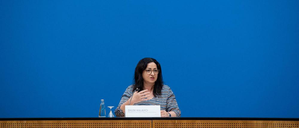 Gesundheitssenatorin Dilek Kalayci (SPD) will im Senat die Quarantäne neu regeln lassen.
