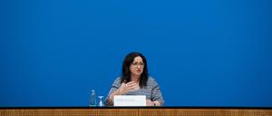 Gesundheitssenatorin Dilek Kalayci (SPD) will im Senat die Quarantäne neu regeln lassen.