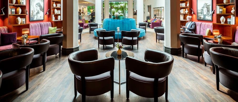 Die Lounge des Charles Hotel in München erinnert an die Universitätsbibliothek, die an dieser Stelle einmal stand.