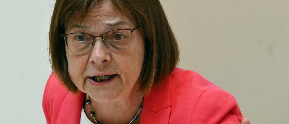 Ursula Nonnemacher muss sich rechtfertigen - nicht nur für verwirrende Impfschreiben.