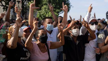 Anti-Regierungs-Demonstranten marschieren in Havanna in Kuba.