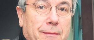 Gerhard Hofmann ist TV-Journalist im Ruhestand, war Chefkorrespondent von RTL, SWR-Chefreporter und Auslandskorrespondent. 