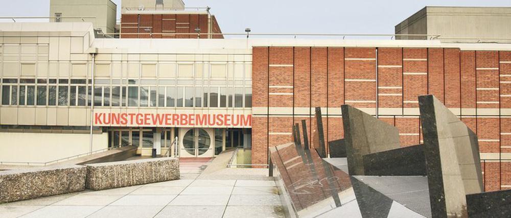 Klotzig. Gutbrods Kunstgewerbemuseum am Kulturforum.