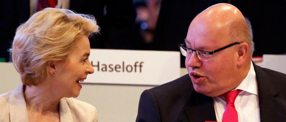 Damals waren sie sich noch näher: Ursula von der Leyen und Peter Altmaier auf dem CDU-Bundesparteitag 2019. Heute ist der Wirtschaftsminister von den Vorschlägen der Kommissionspräsidenten nicht vollauf begeistert.