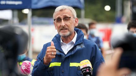 Katastrophenschutz-Chef Armin Schuster im Notstandsgebiet in Rheinland-Pfalz
