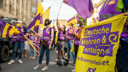 Der Berliner Senat positioniert sich nicht klar für oder gegen den Volksentscheid zur Enteignung großer Wohnungskonzerne am 26. September.