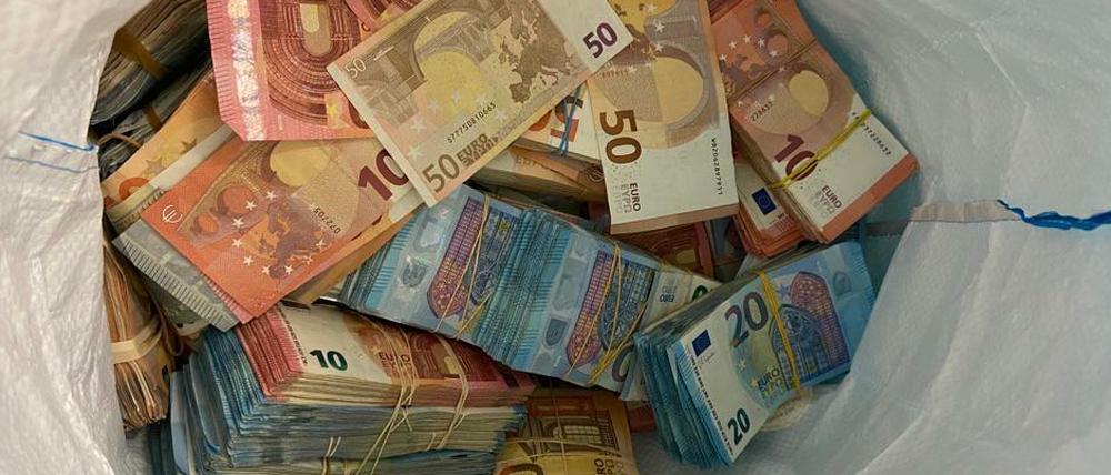 Von der Bundespolizei sichergestelltes Bargeld.