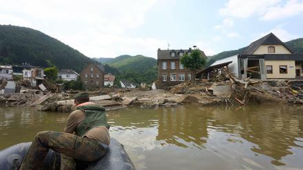 Die Ahrtalbrücke im rheinland-pfälzischen Rech ist durch das Hochwasser total zerstört. 