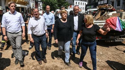 Der Besuch der Kanzlerin rückt die Nothilfe in den Vordergrund, hier in Bad Münstereifel. 