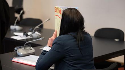 Die Witwe von Denis Cuspert. Sie wurde zu einer Gesamtfreiheitsstrafe von vier Jahren verurteilt. 