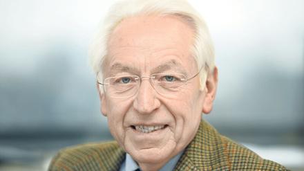 An der FU studierte der gebürtige Berliner Ernst Elitz Germanistik, Theaterwissenschaften und Politik. Früh arbeitete er für Zeitungen und Rundfunk, ab 1966 für das „Kulturelle Wort“ beim Rias. Danach war er Redakteur beim „Spiegel“. Mitte der 1970er Jahre kam er zum ZDF, beim Magazin „Kennzeichen D“ berichtete er über das geteilte Deutschland. In den 80er Jahren wechselte er als Chefredakteur Fernsehen zum Süddeutschen Rundfunk. Mit „Pro &amp; Contra“ wurde Elitz ein Vorreiter des interaktiven TV. Mauerfall und Wiedervereinigung boten für den Journalisten persönliche und berufliche Höhepunkte, 1994 wurde er Gründungsintendant von Deutschlandradio.