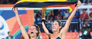 Goldener Moment. Laura Ludwig (l.) wurde vor fünf Jahren zusammen mit Kira Walkenhorst Olympiasiegerin. In Tokio geht sie mit ihrer neuen Partnerin Margareta Kozuch an den Start. 