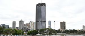 Australien, Brisbane: Am Strand von South Bank, der aktuell für die Öffentlichkeit gesperrt ist.
