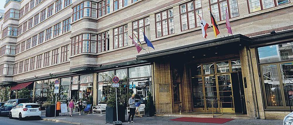 Das Hotel entstand einst als Bürogebäude mit Ladenfront, nun könnte es Teil des Kaufhauses werden. 