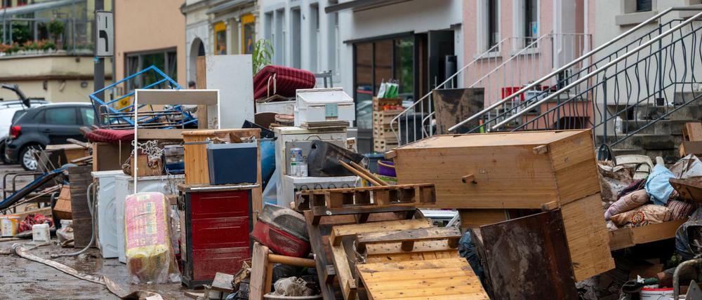 Viele Menschen haben durch die Flut ihr Hab und Gut verloren. Die Spendenbereitschaft nach der Hochwasserkatastrophe ist immens.