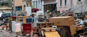 Viele Menschen haben durch die Flut ihr Hab und Gut verloren. Die Spendenbereitschaft nach der Hochwasserkatastrophe ist immens. 
