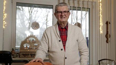 Klaus Feldmann aus Marzahn erzählt gerne von seiner Zeit bei der Aktuellen Kamera in Adlershof.