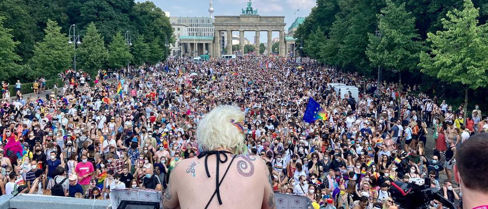 Wahnsinnig viele Leute beim CSD 2021 in Berlin.