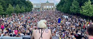 Wahnsinnig viele Leute beim CSD 2021 in Berlin.