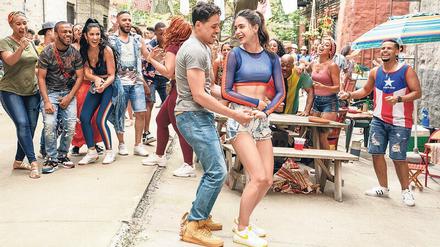 Usnavi (Anthony Ramos) und Vanessa (Melissa Barrera) feiern die ermächtigende Kraft des Tanzes.