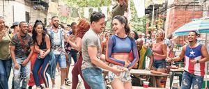 Usnavi (Anthony Ramos) und Vanessa (Melissa Barrera) feiern die ermächtigende Kraft des Tanzes.