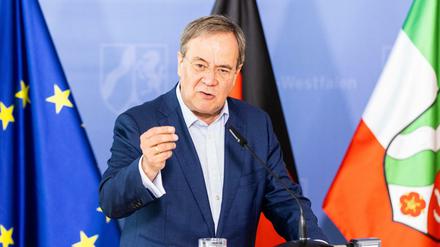Sein Lachen im Flutgebiet hat ihm offenbar nicht geschadet: Armin Laschet bei einer Pressekonferenz.