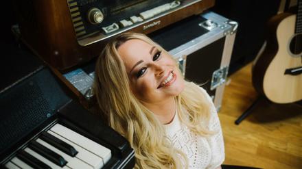 Im Mai veröffentlichte Antonia Kubas ihre Debütsingle "Baby, Liebe und Musik".